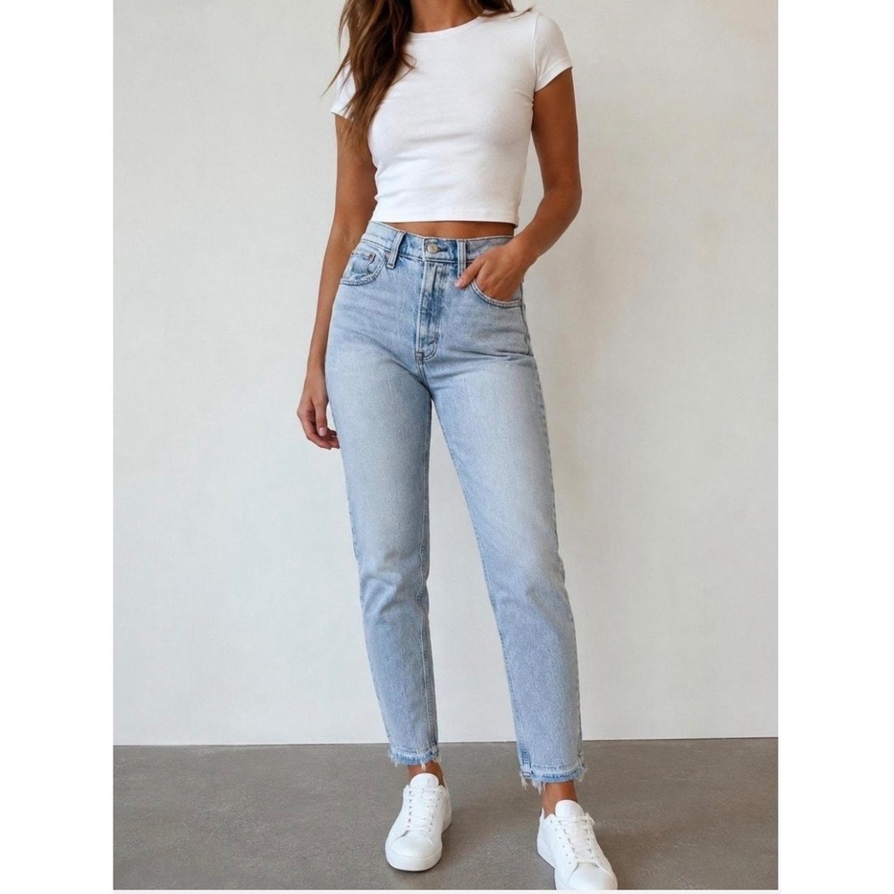 Abercrombie & Fitch The 90s Straight Ultra High Rise Light Wash Jeans 29 8R